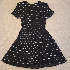 H&M Black W/Bow Print Mini Short Sleeve Dress With Collar.zipper In Back.